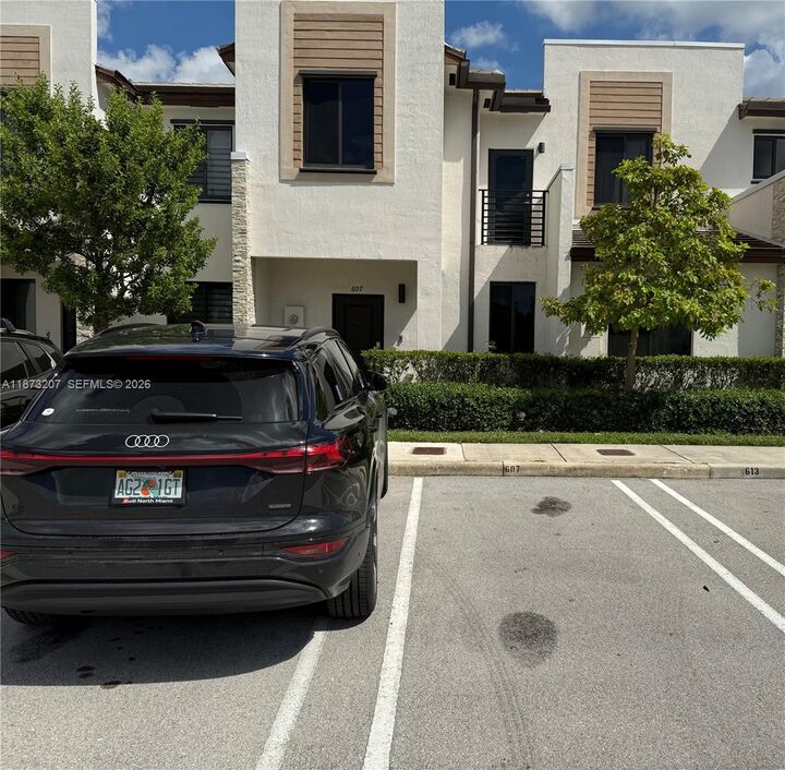 Property Photo:  607 NE 208th Ter 607  FL 33179 