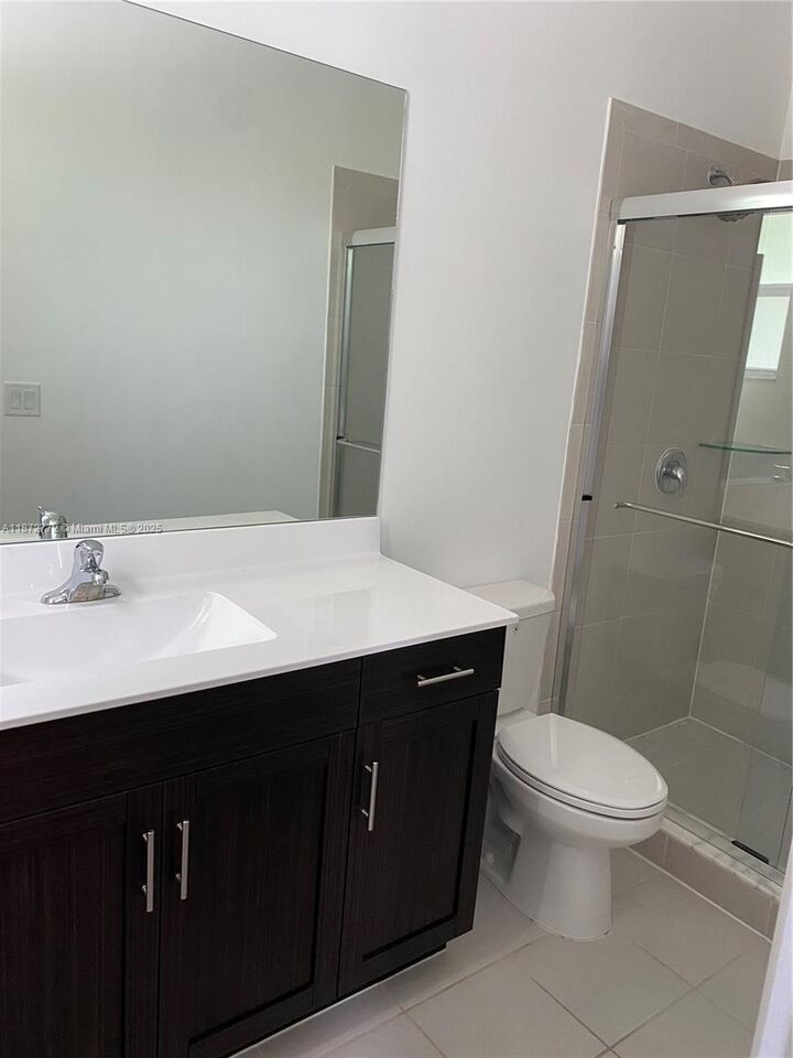 Property Photo:  2712 SE 15 Ct  FL 33035 