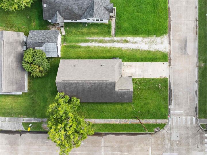 Property Photo:  2719 Center Street  LA 70601 