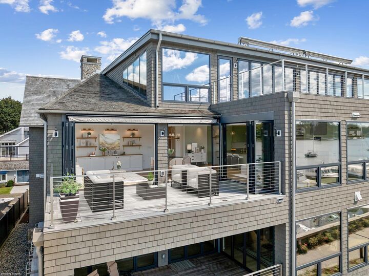 Property Photo:  111 Rowayton Avenue 302  CT 06853 