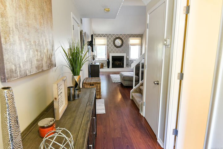 Property Photo:  90 Copper Beech Drive 90  CT 06067 