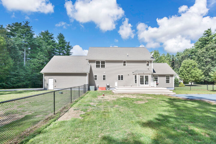 Property Photo:  38 Stone Crossing  CT 06071 