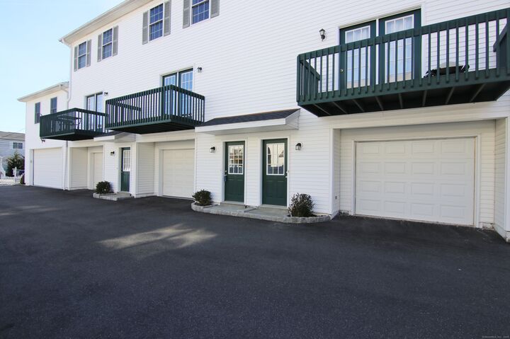 Property Photo:  14 Dora Street 4  CT 06902 