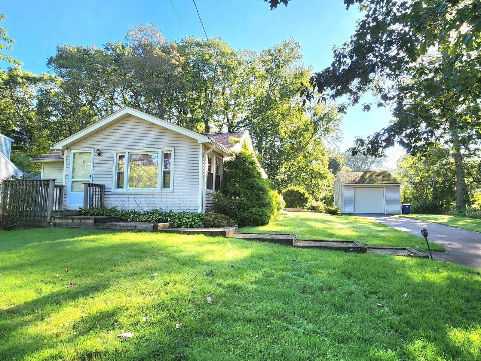 Property Photo:  82 Lynwood Drive  CT 06066 