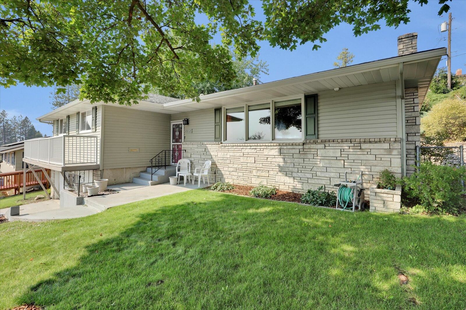 Property Photo: 2312 W Woodside Ave WA 99208