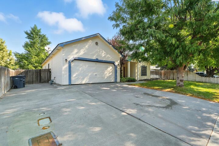 Property Photo:  8704 W Hood Avenue  WA 99336 