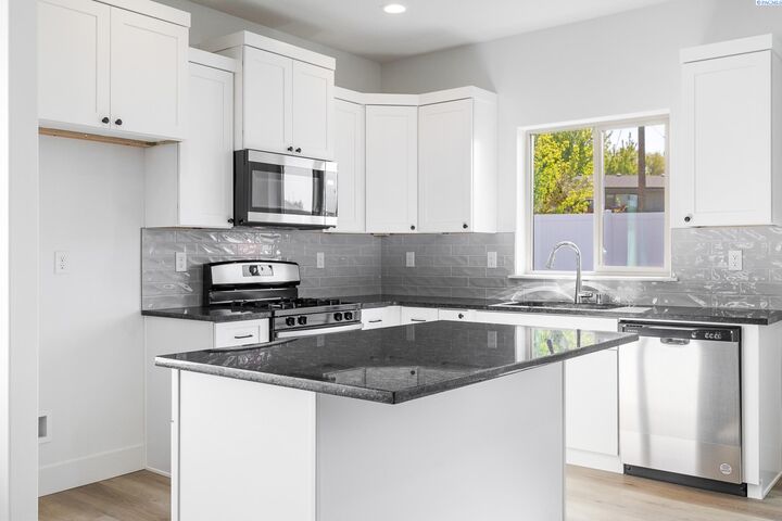 1118 S Underwood Pl  Kennewick WA 99337 photo