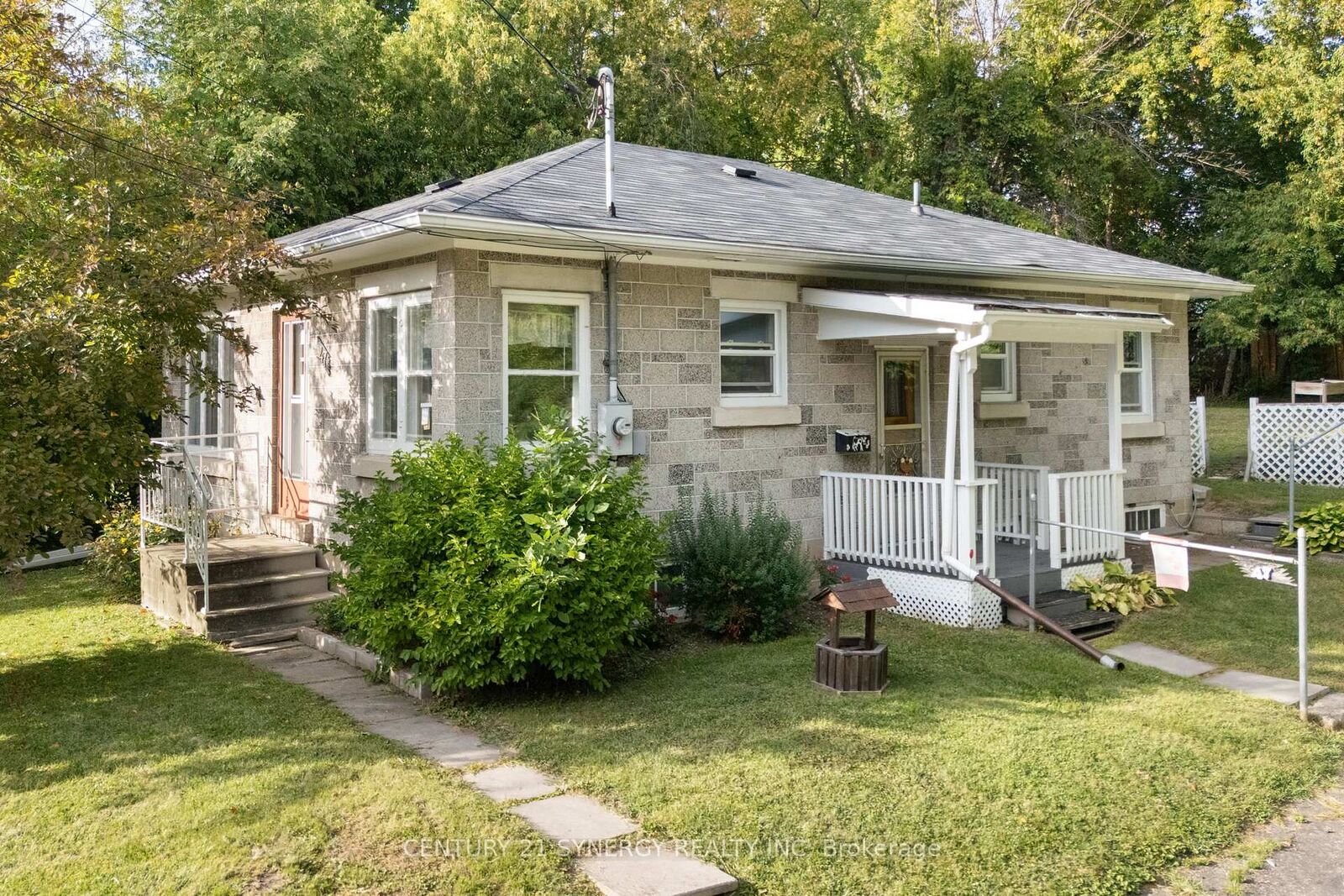 Property Photo:  47 Queen Street S  ON K7V 2A7 