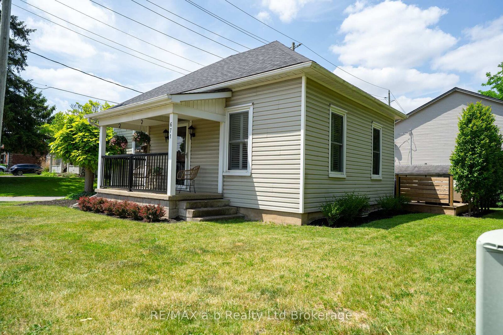 Property Photo:  671 Henry Street  ON N4S 1Y2