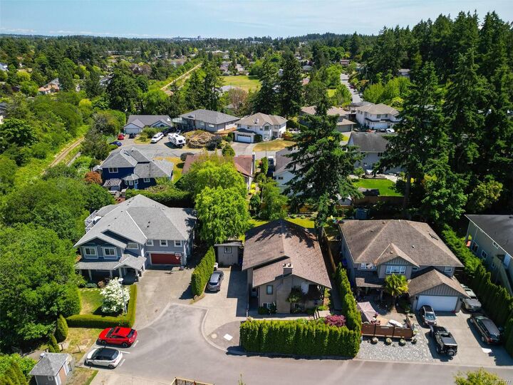 Property Photo: 110 Jedburgh Pl BC V9B 6N7