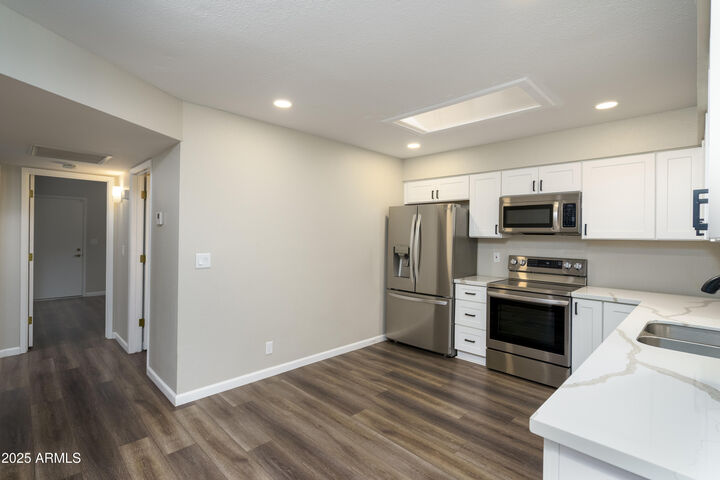 Property Photo: 2064 S Farnsworth Drive 109 AZ 85209