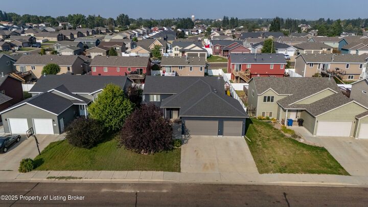 Property Photo:  691 17th Avenue E  ND 58601 