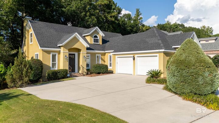 Property Photo: 8899 North Court AL 36527