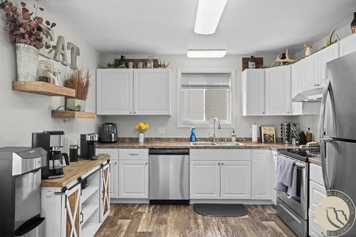 Property Photo: 1109 10th Avenue MT 59044