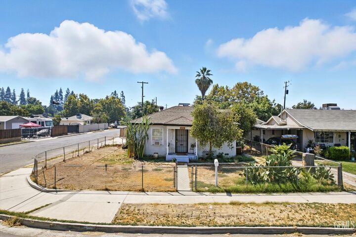 Property Photo:  1001 Wilson Avenue  CA 93308 