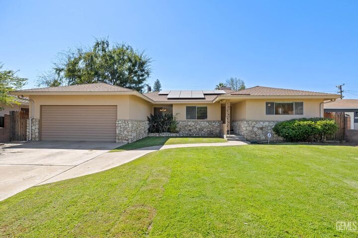 Property Photo: 3000 Vassar Street CA 93306