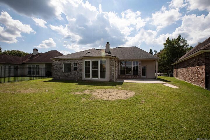 Property Photo: 1335 Springlake Dr LA 70810