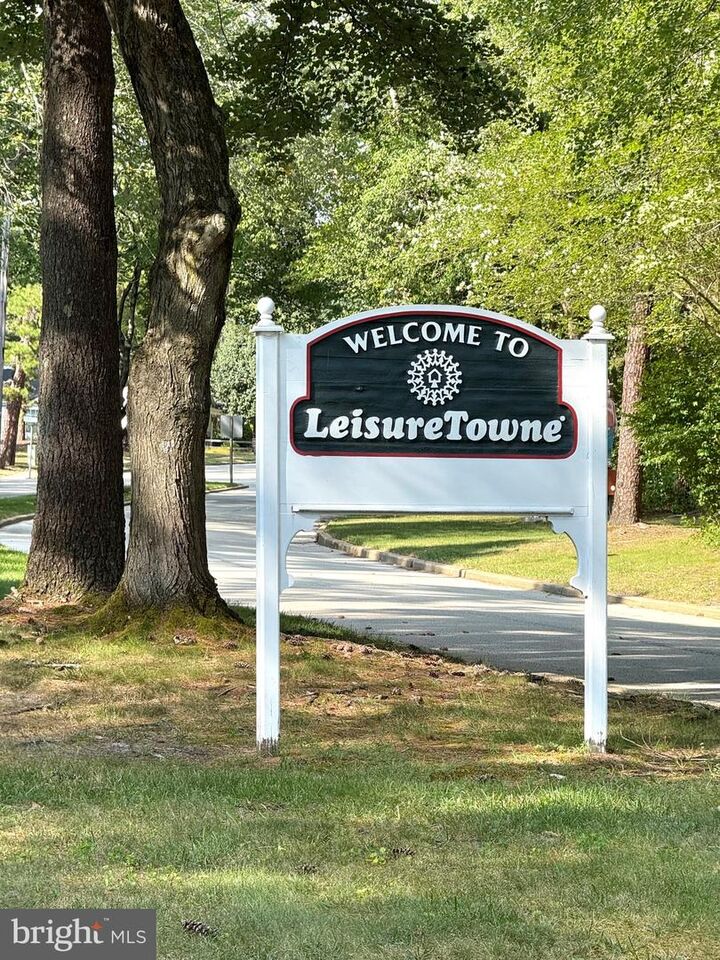 Property Photo:  45 New Castle Drive  NJ 08088 