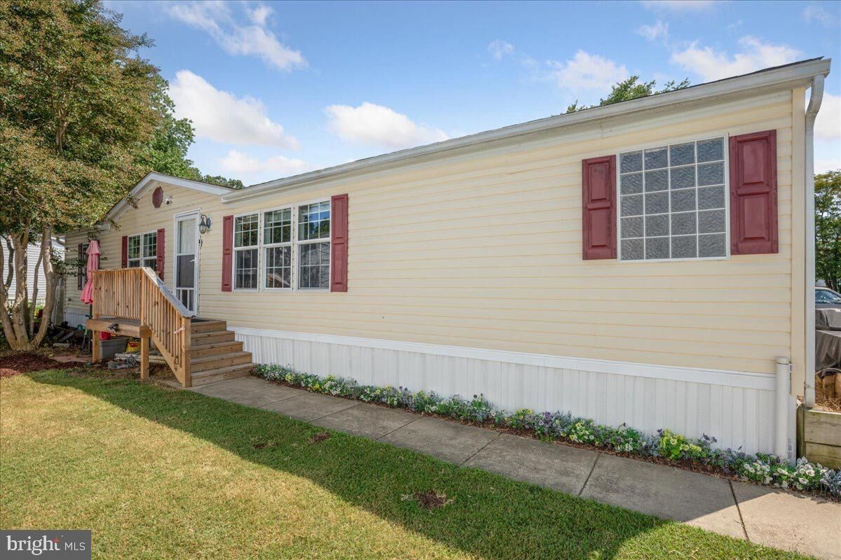 Property Photo: 307 Seven Oaks Lane MD 20711
