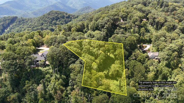 Property Photo: 2222 Sleepy Hollow Drive NC 28785