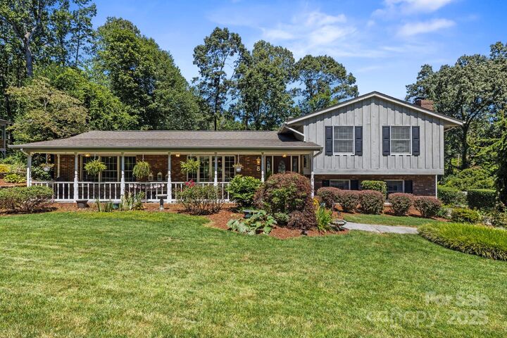 Property Photo:  8 English Place  NC 28715 