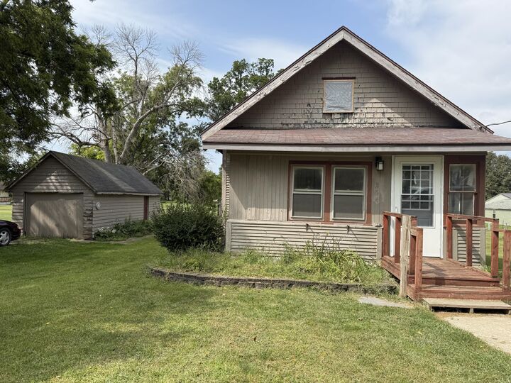 Property Photo:  224 S Lowden St  IA 50122 