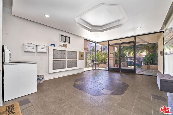 Property Photo:  326 S Manhattan Pl  CA 90020 