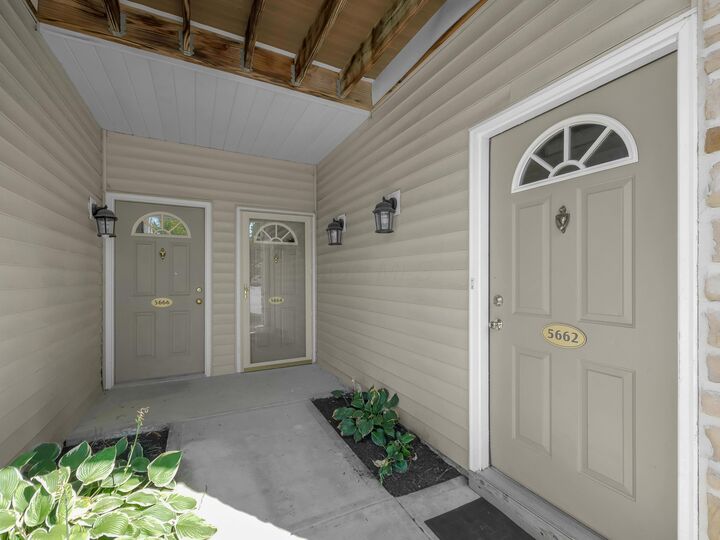 Property Photo: 5662 Tuttle Mews Way OH 43016