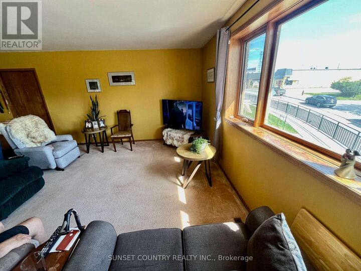 Property Photo:  3 King Street  ON P8N 1B2 