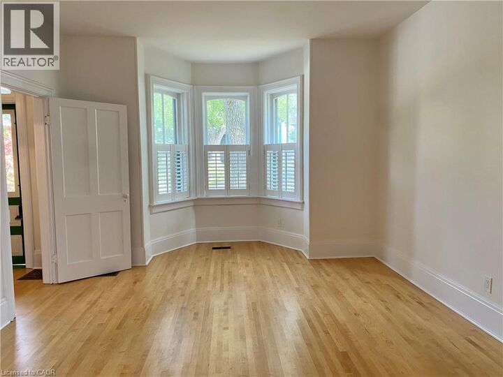 Photo de la propriété:  81 St George Street  ON N2G 2T1 