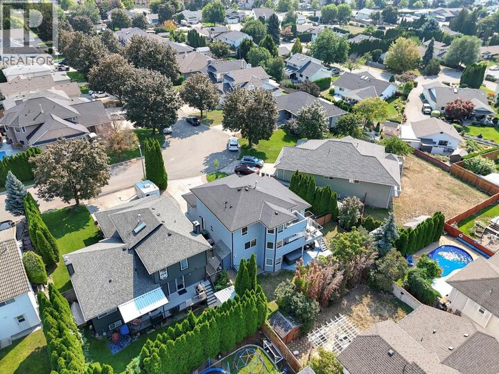 Property Photo: 1861 Glenhaven Crescent BC V1V 1T4