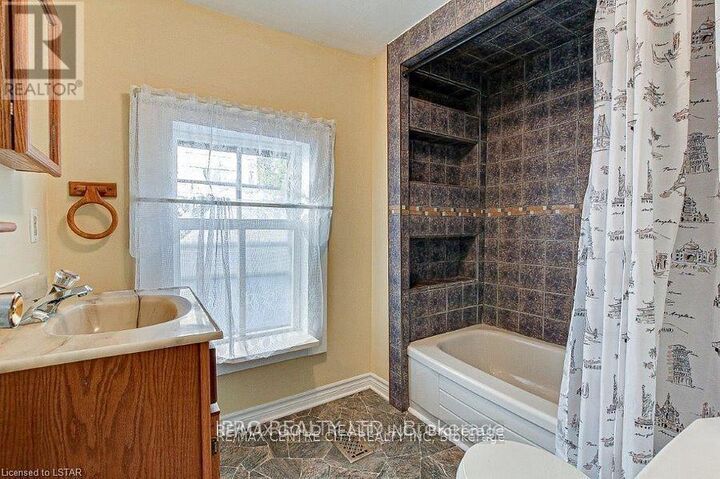 Property Photo:  279 Charlotte Street  ON N5L 1A8 