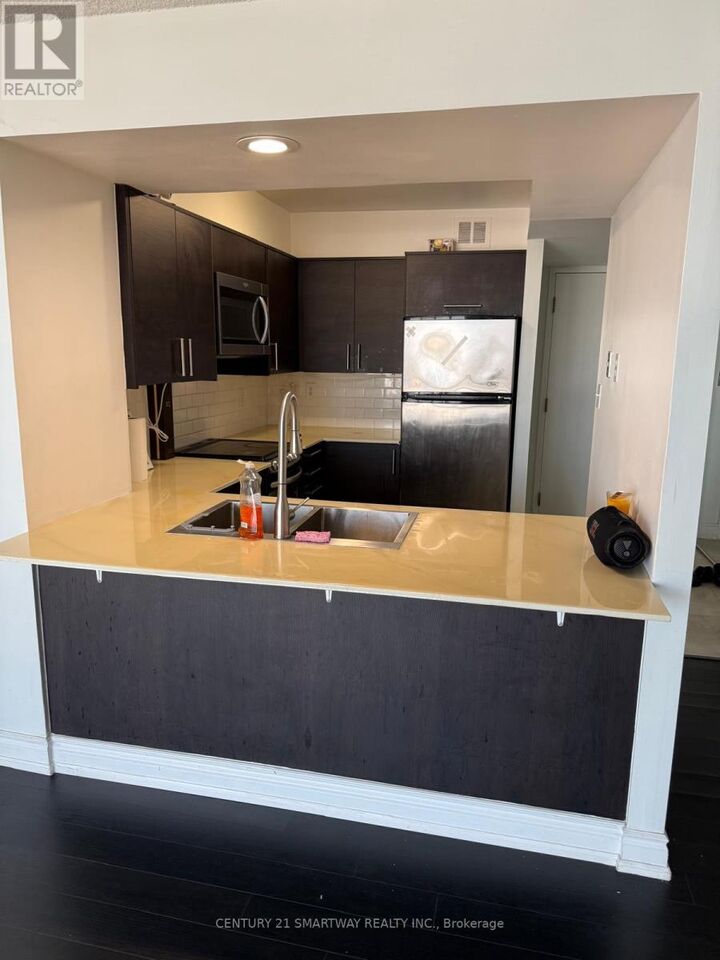 Property Photo:  50 Eglinton Avenue 605  ON L5R 3P4 