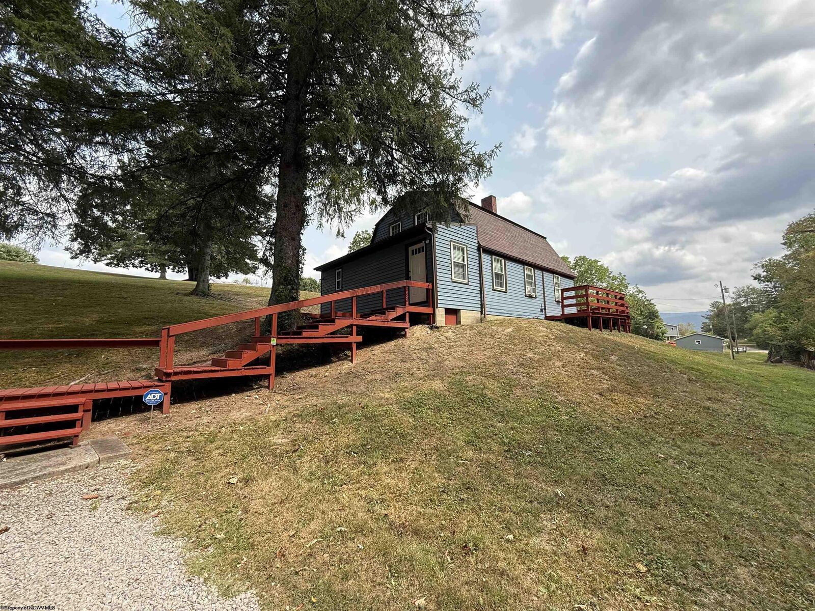 Property Photo:  262 Eakin Avenue  WV 26259 