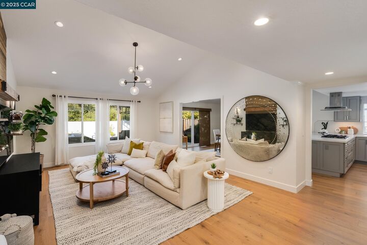 Property Photo:  576 Santander Dr  CA 94583 