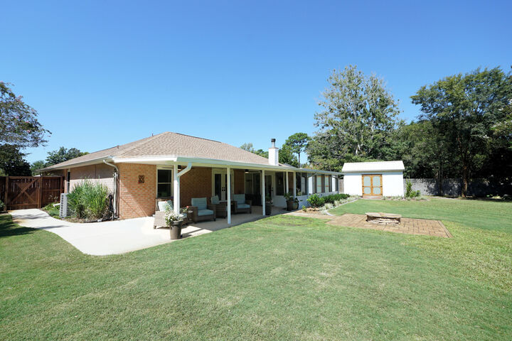 Property Photo:  4419 Southminster Circle  FL 32578 