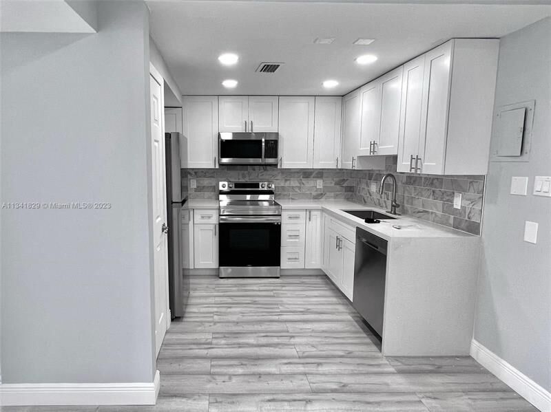 Property Photo: 4174 Inverrary Dr 412 FL 33319