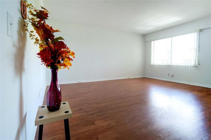 Property Photo: 300 SW 134th Way 402E FL 33027