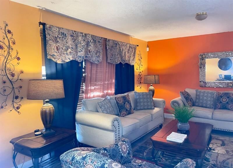 Property Photo:  4521 NW 6th St  FL 33317