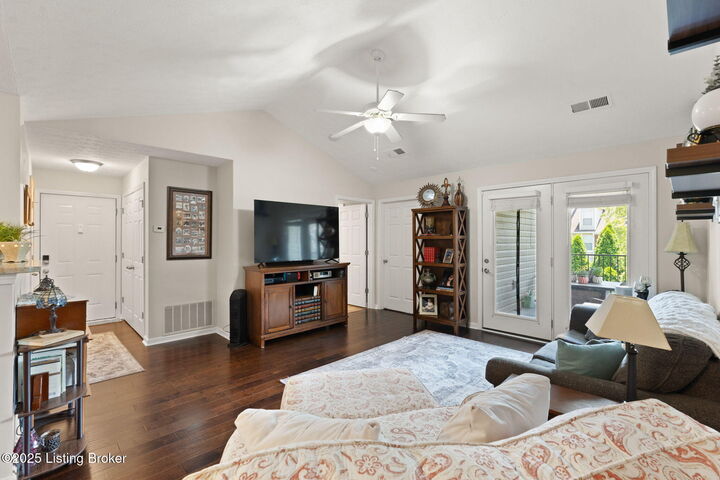 Property Photo: 10202 Deer Vista Dr 203 KY 40291