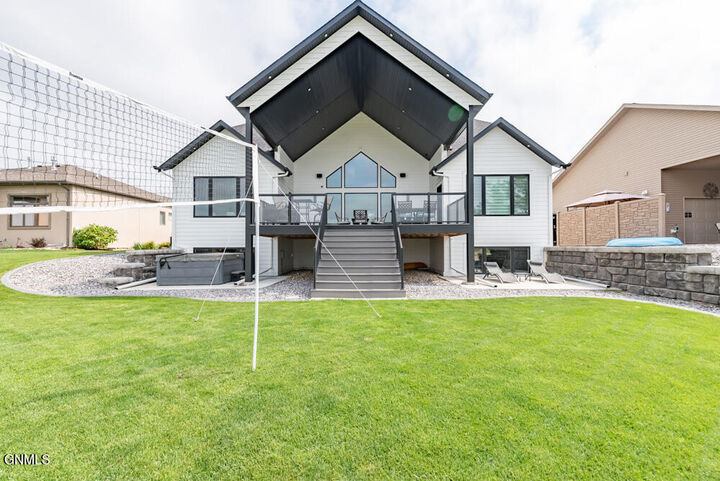 Property Photo:  3305 Bay Shore Bend SE  ND 58554 