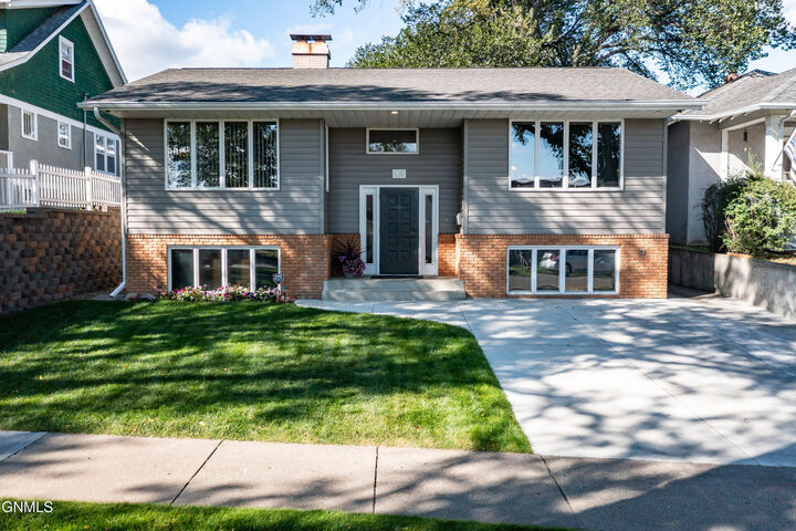 Property Photo:  420 W Broadway Avenue  ND 58501 