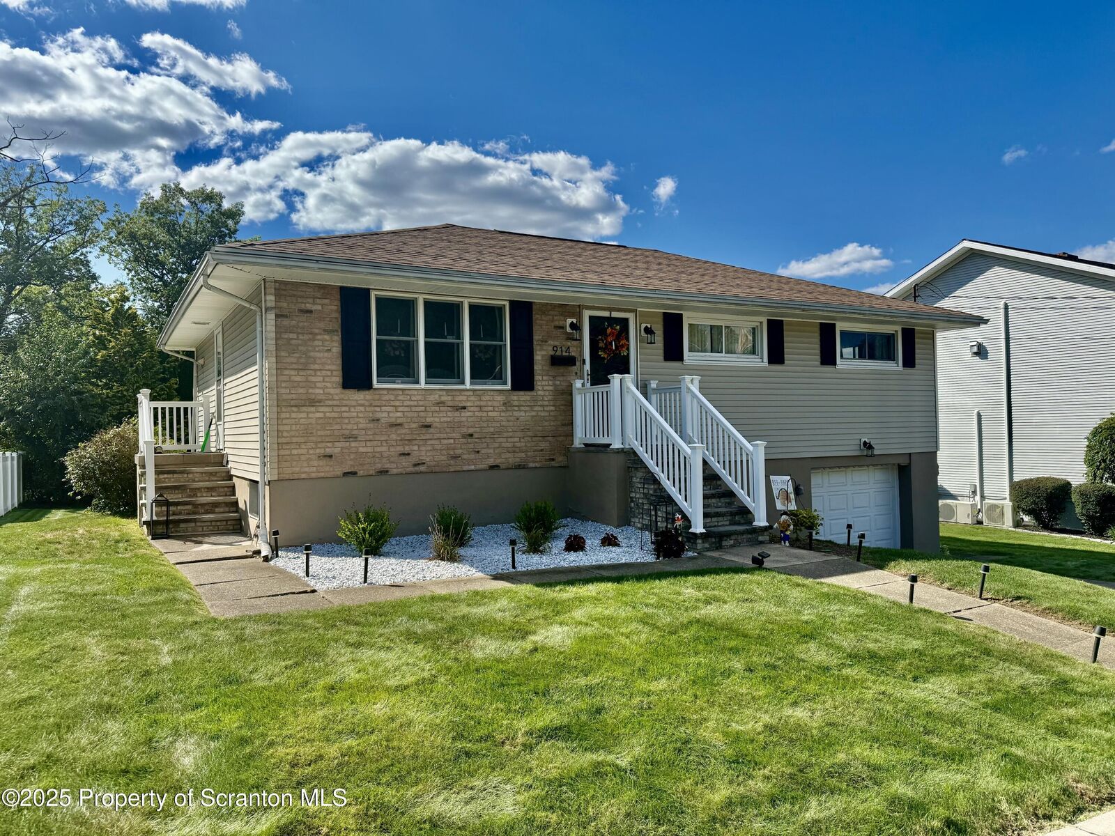 Property Photo:  914 Hollenback Street  PA 18507 