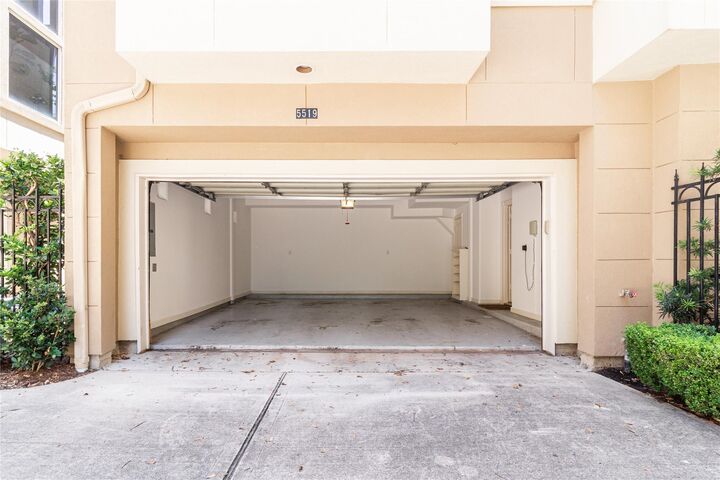 Property Photo:  5519 Feagan Street  TX 77007 