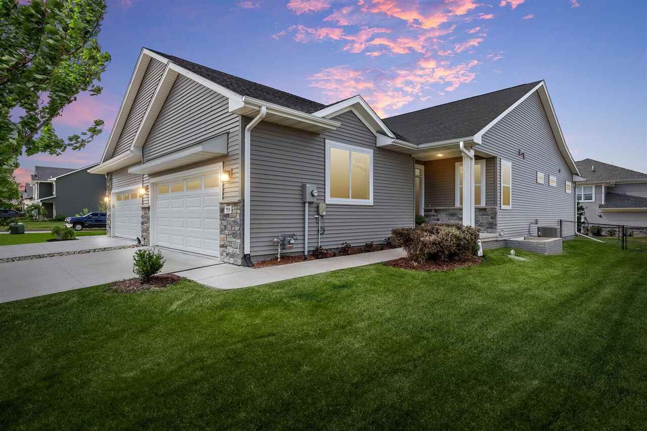 Property Photo:  755 Brook Ridge Ave  IA 52317 