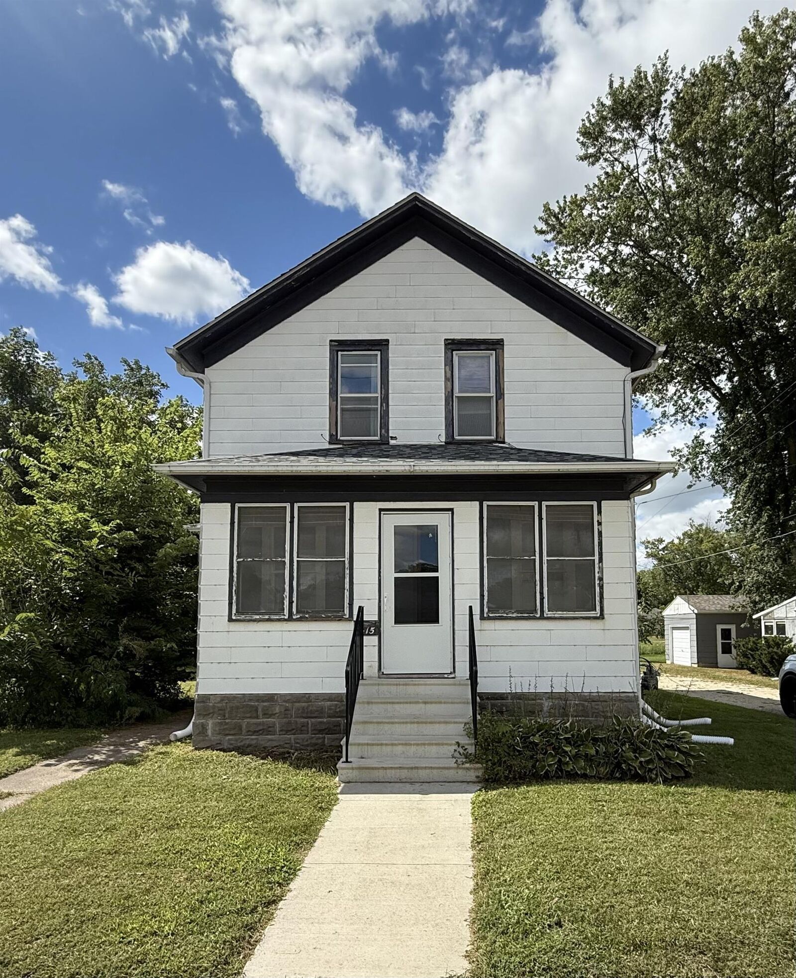 Property Photo:  415 NW 5th Street  IA 50677 
