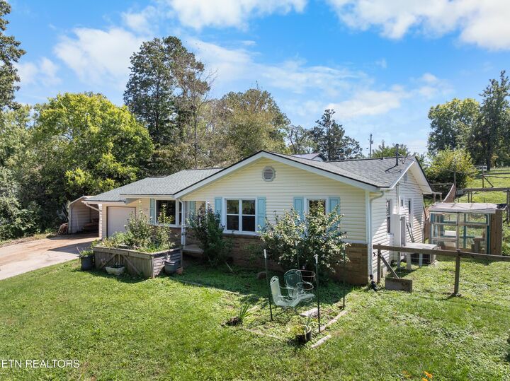 Property Photo: 5216 Northside Drive TN 37912