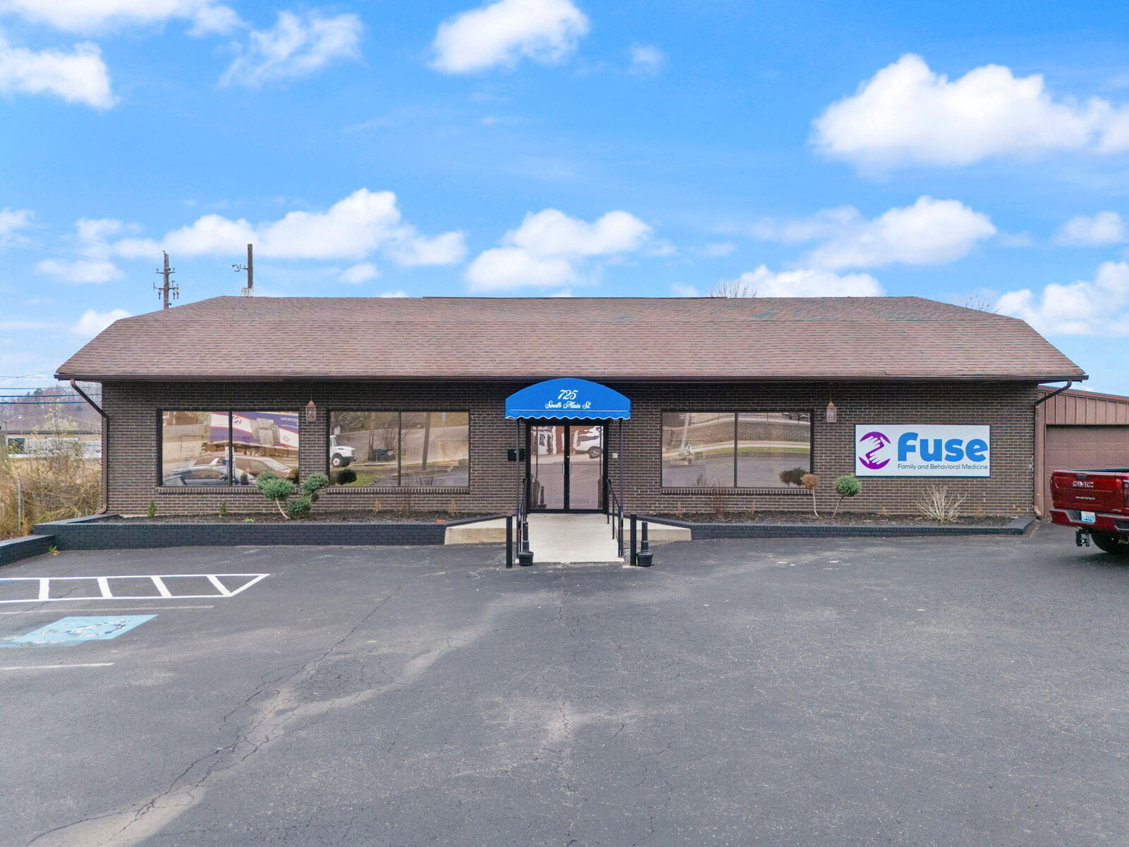 Property Photo:  725 S Main Street  KY 40741 