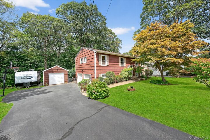 Property Photo:  4 Tulip Court  NY 10541 