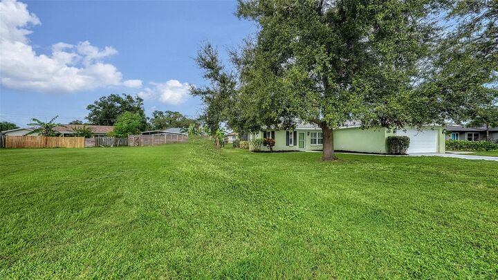 Property Photo: 383 Dorchester Drive FL 34293